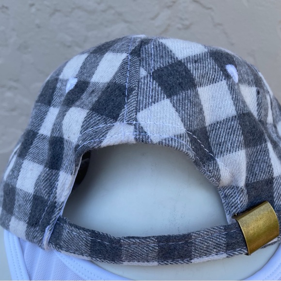 ๐ฅ Grey and white plaid ball cap - Picture 2 of 8